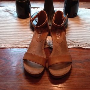 Jessica Cline size 6 tan